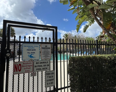 701 N Pine Island Road - Photo Thumbnail 21