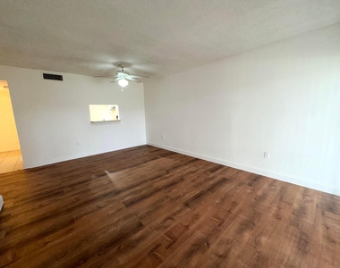 701 N Pine Island Road - Photo Thumbnail 11