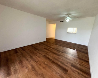 701 N Pine Island Road - Photo Thumbnail 10