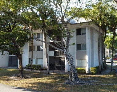 701 N Pine Island Road - Photo Thumbnail 17