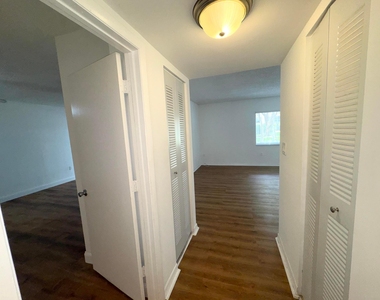 701 N Pine Island Road - Photo Thumbnail 6