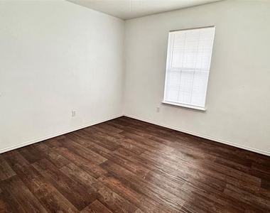 13116 White Settlement Road - Photo Thumbnail 8
