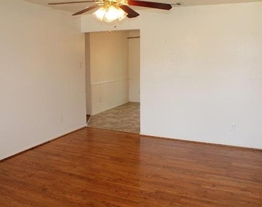 4614 Hanover Drive - Photo Thumbnail 2