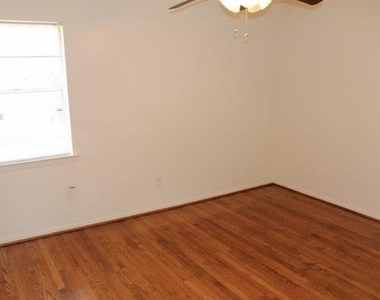 4614 Hanover Drive - Photo Thumbnail 5
