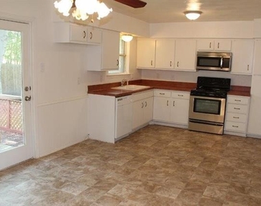 4614 Hanover Drive - Photo Thumbnail 4