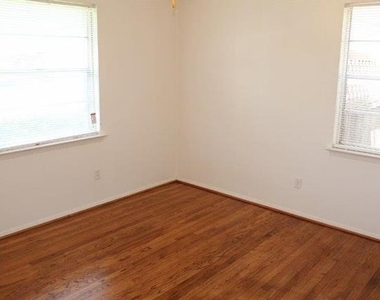 4614 Hanover Drive - Photo Thumbnail 7