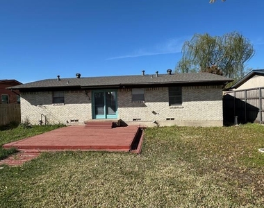 4614 Hanover Drive - Photo Thumbnail 12