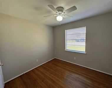 4614 Hanover Drive - Photo Thumbnail 11