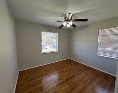 4614 Hanover Drive - Photo Thumbnail 10