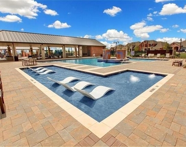 1888 Everglades Drive - Photo Thumbnail 30