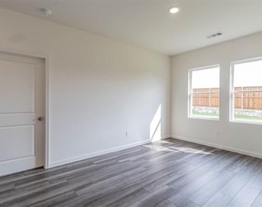 1888 Everglades Drive - Photo Thumbnail 6