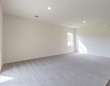 1888 Everglades Drive - Photo Thumbnail 4