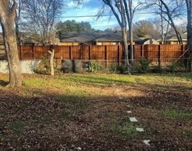 2709 Highwood Drive - Photo Thumbnail 9