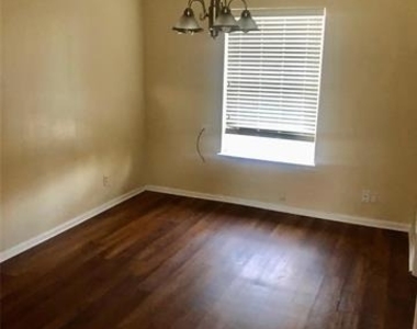 2709 Highwood Drive - Photo Thumbnail 2