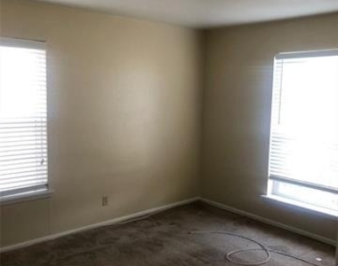 2709 Highwood Drive - Photo Thumbnail 5