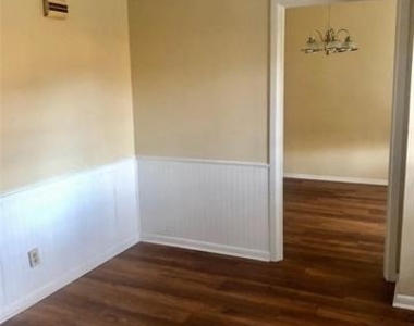 2709 Highwood Drive - Photo Thumbnail 4