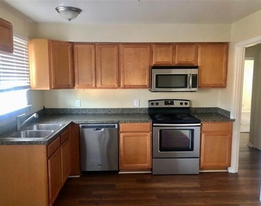2709 Highwood Drive - Photo Thumbnail 3