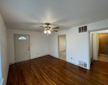 2327 Wagner Avenue - Photo Thumbnail 2