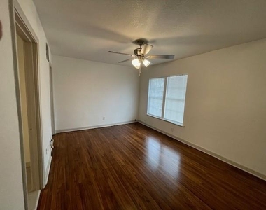 2327 Wagner Avenue - Photo Thumbnail 4
