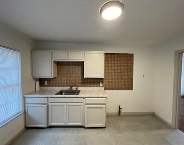 2327 Wagner Avenue - Photo Thumbnail 12