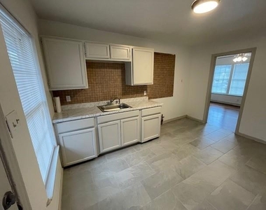 2327 Wagner Avenue - Photo Thumbnail 5