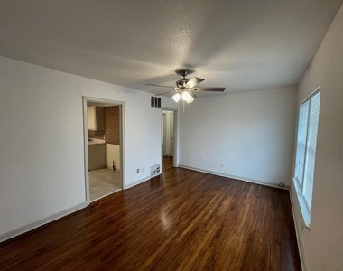 2327 Wagner Avenue - Photo Thumbnail 3