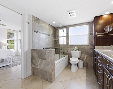 3000 Ne 48th Court - Photo Thumbnail 15