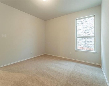 3305 Shortgrass Lane - Photo Thumbnail 15