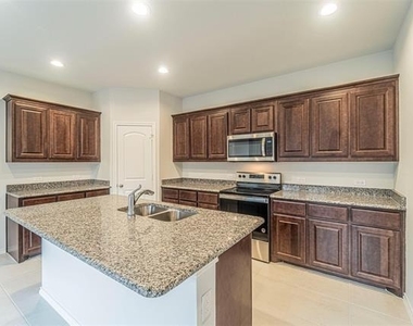 3305 Shortgrass Lane - Photo Thumbnail 5