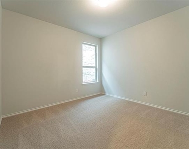 3305 Shortgrass Lane - Photo Thumbnail 14