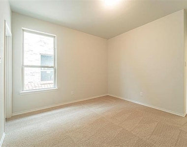3305 Shortgrass Lane - Photo Thumbnail 18