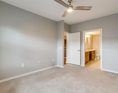 4107 Bowser Avenue - Photo Thumbnail 25