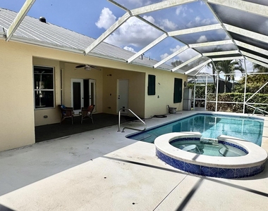 510 Sw South Carolina Drive - Photo Thumbnail 2