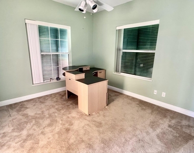 510 Sw South Carolina Drive - Photo Thumbnail 9