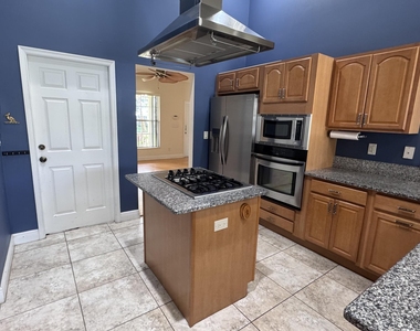 510 Sw South Carolina Drive - Photo Thumbnail 13