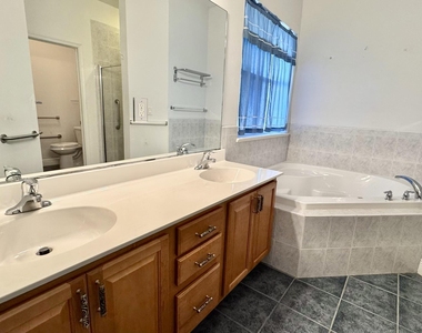 510 Sw South Carolina Drive - Photo Thumbnail 24