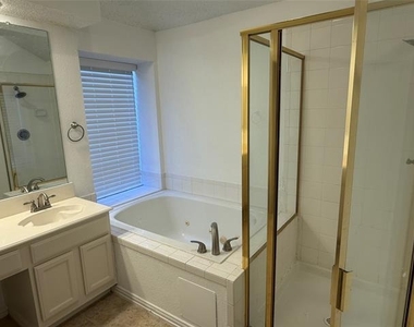 4669 Wales Drive - Photo Thumbnail 9
