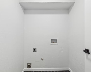 911 Pebblebrook Drive - Photo Thumbnail 28
