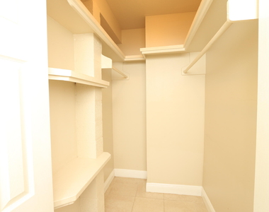 4916 Silver Oak Drive - Photo Thumbnail 10
