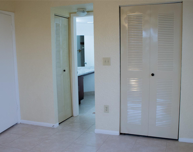 2861 N Oakland Forest Drive - Photo Thumbnail 15