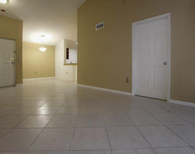 2861 N Oakland Forest Drive - Photo Thumbnail 5