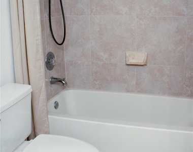 2861 N Oakland Forest Drive - Photo Thumbnail 10