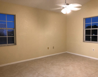 2861 N Oakland Forest Drive - Photo Thumbnail 12