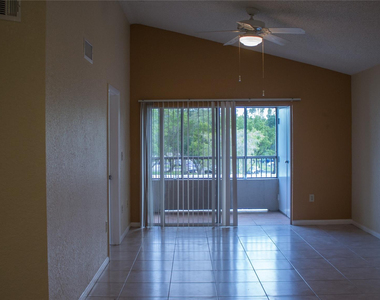 2861 N Oakland Forest Drive - Photo Thumbnail 6