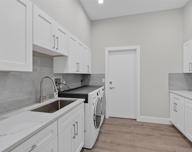 9010 Gardens Glen Circle - Photo Thumbnail 36