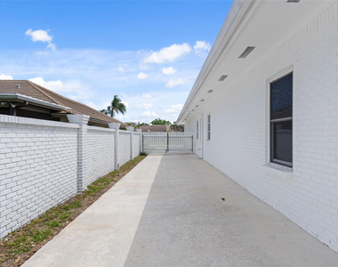9010 Gardens Glen Circle - Photo Thumbnail 39