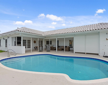 9010 Gardens Glen Circle - Photo Thumbnail 17