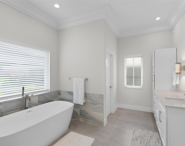 9010 Gardens Glen Circle - Photo Thumbnail 8