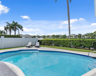 9010 Gardens Glen Circle - Photo Thumbnail 18