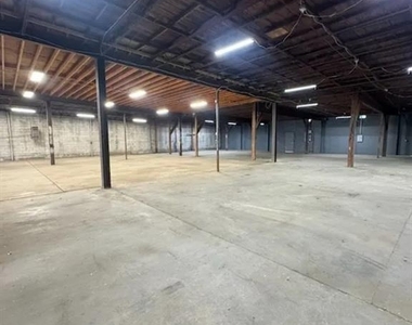 2019 Exchange Avenue - Photo Thumbnail 3